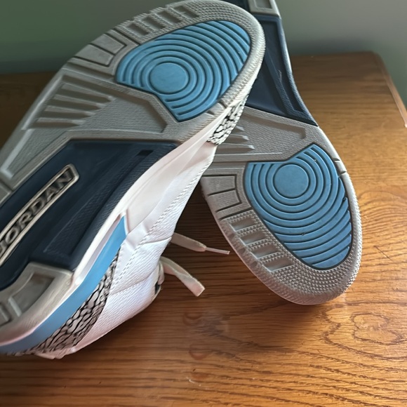 Jordan 3 University Blue - Picture 2 of 9